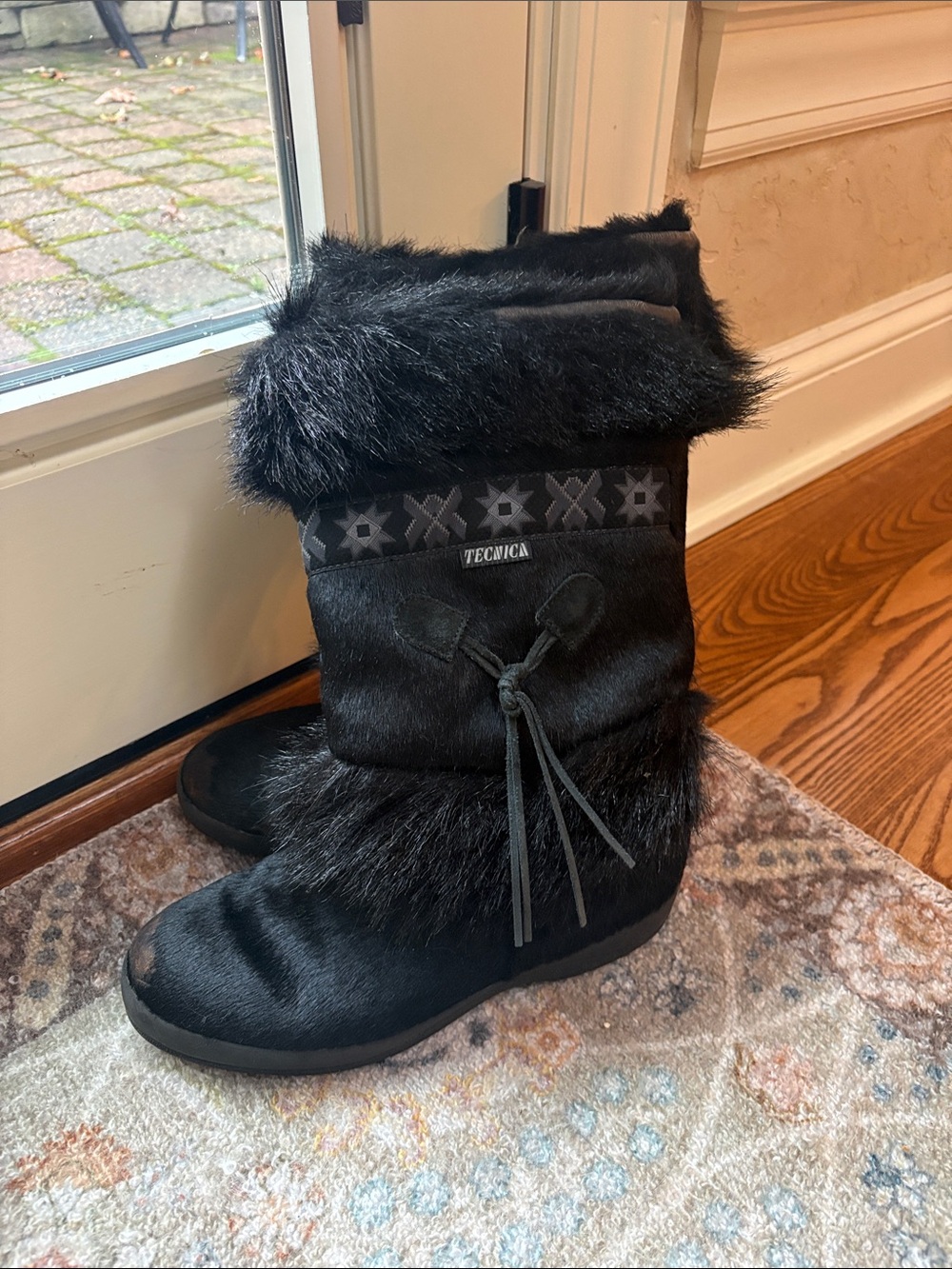 Tecnica women’s Black Rawhide Fur Pull-On Winter Boots 9.5